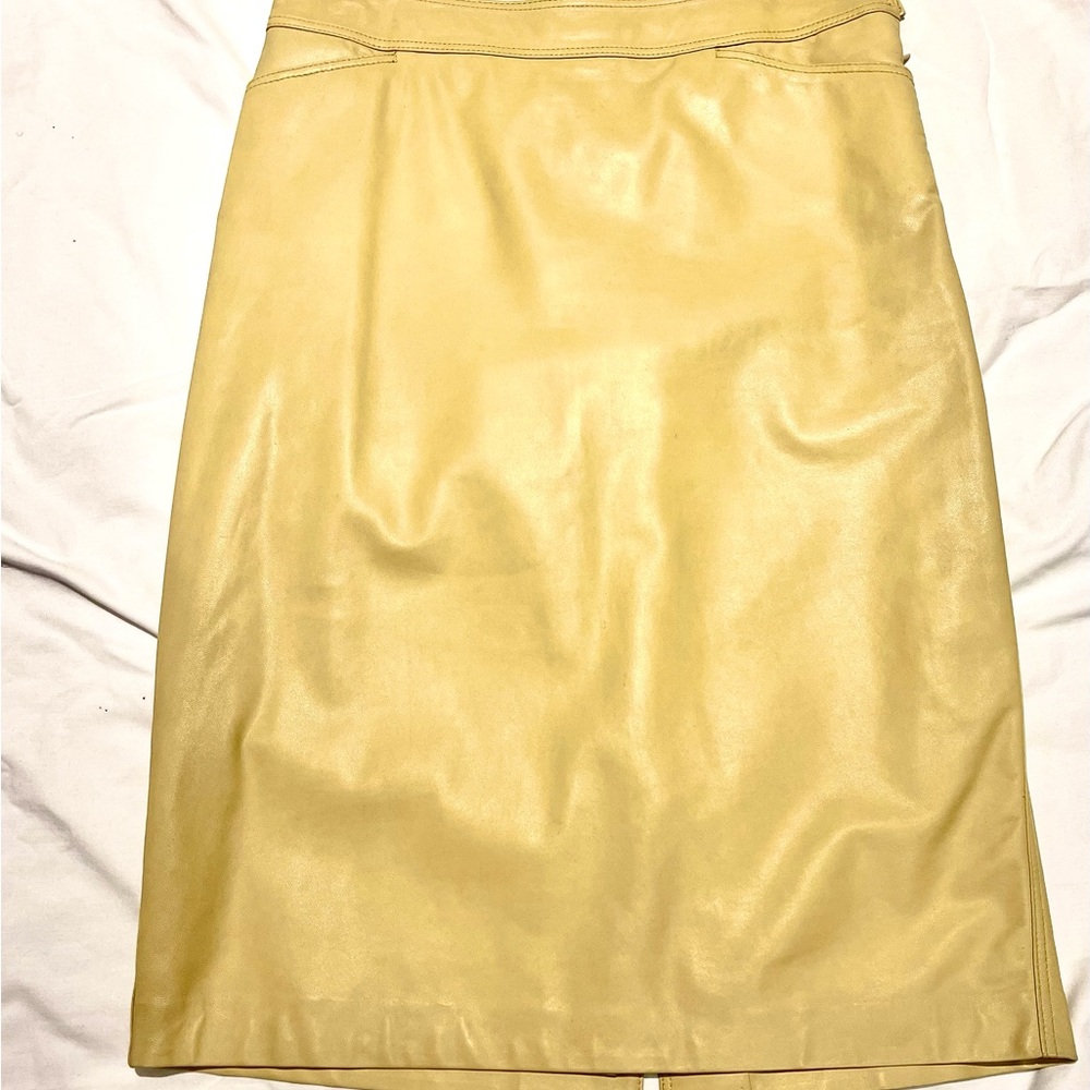 Donna Karan signature leather skirt sz 6 waist 28” approx length 24” excellent.